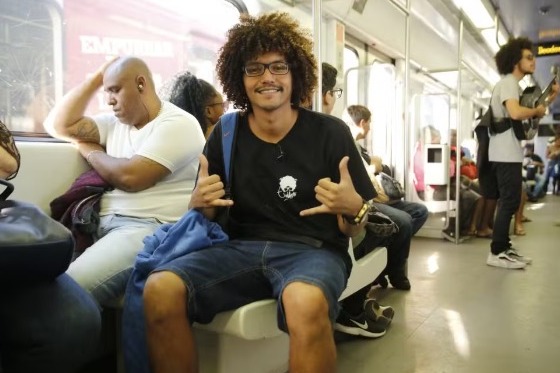 MC Estudante é acusado por ex-namorada de estupro, agressão e ameaça; defesa nega e registra contra denúncia