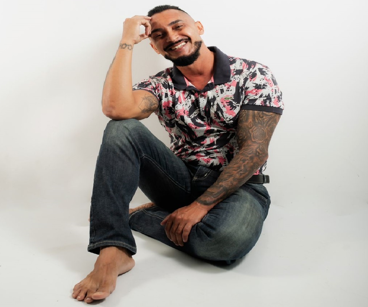 Livro de psicólogo Fábio Alves aborda impactos da homofobia com sensibilidade e escuta acolhedora