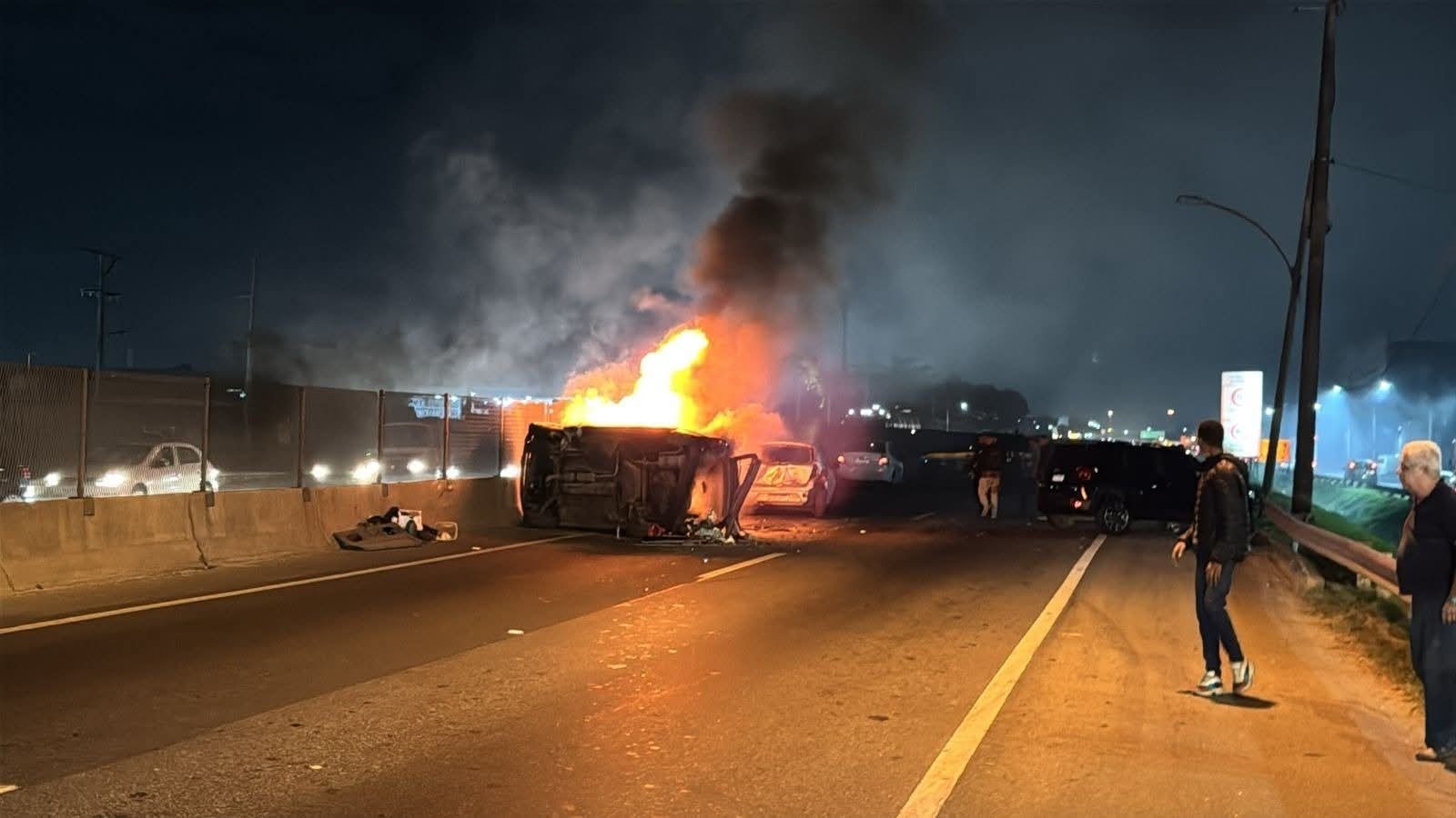 Colisão entre veículos interdita BR-116 no Rio de Janeiro, sentido São Paulo