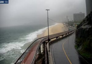 Ciclovia Tim Maia é interditada entre São Conrado e Leblon devido à ressaca no Rio