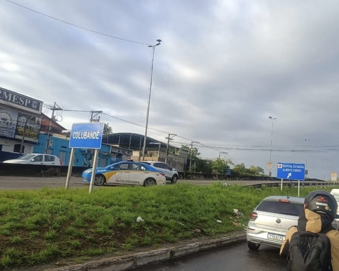 Homem morre atropelado no Viaduto do Colubandê e causa congestionamento na RJ-104