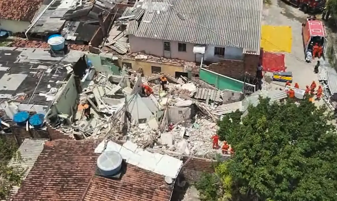 Desabamento em Olinda deixa dois mortos e feridos na comunidade de Jatobá