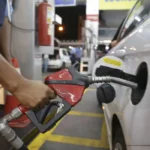 Petrobras anuncia nova redução no preço da gasolina a partir desta terça-feira 