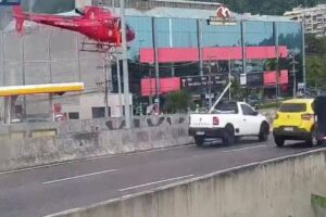 Helicóptero pousa na Armando Lombardi após grave acidente