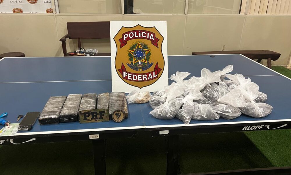 Homem é preso por tráfico de drogas em Rio das Ostras após ação da PF e PRF que apreendeu cocaína, maconha e crack na Rodovia Amaral Peixoto.