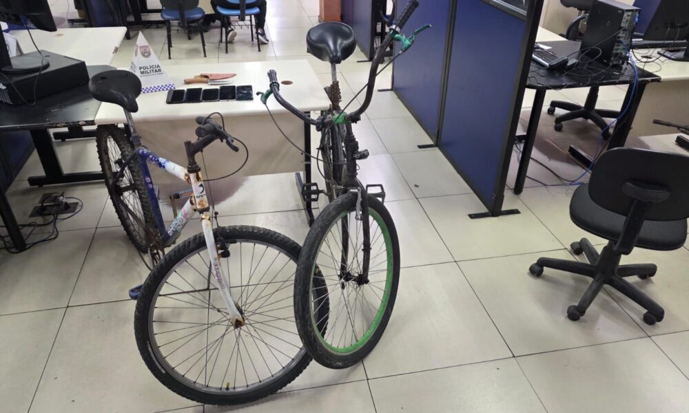 Objetos apreendidos pela polícia em ocorrência de roubo em Maricá