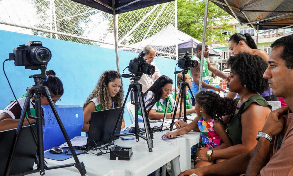 Cidadania Itinerante em São Gonçalo oferece serviços gratuitos na Praça da Trindade.