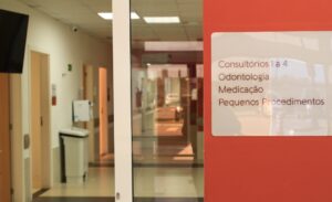 Vereador cobra investigação após morte de paciente e denuncia falhas na saúde de Maricá