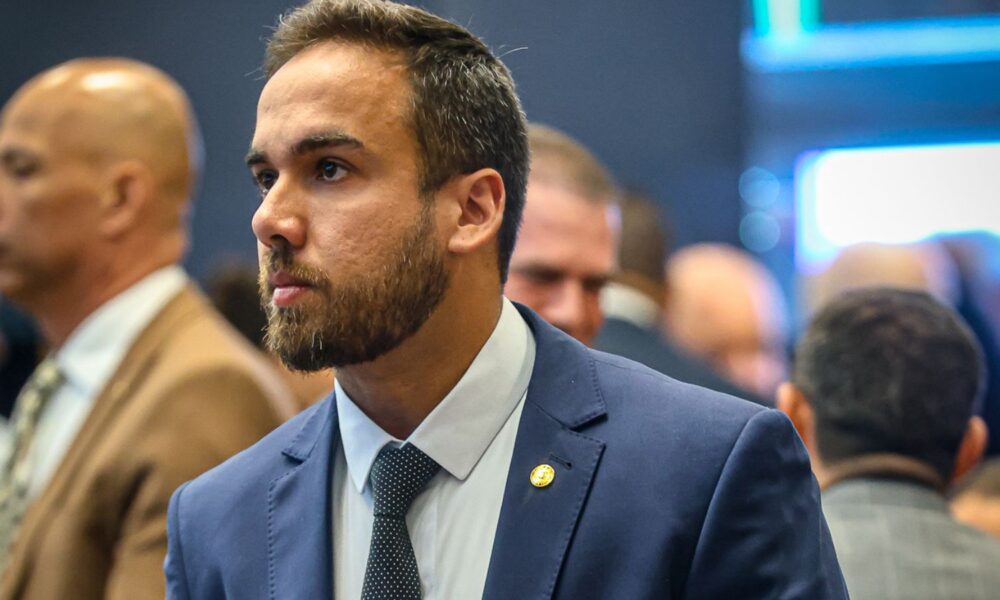 Local de buraco na Linha Vermelha que causou acidente com motociclista