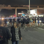 Protesto interdita RJ-106 após jovem sair da igreja e ser encontrada morta em São Gonçalo