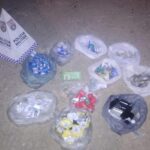 Suspeitos fogem da PM e deixam sacola com drogas em Rio Bonito