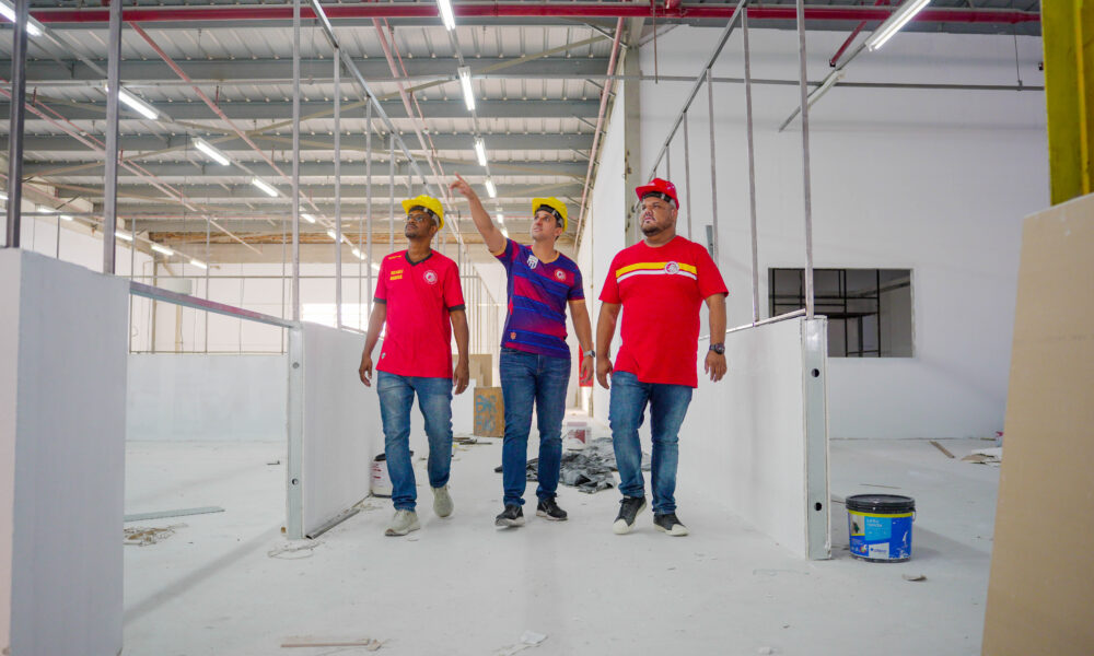 Barracão da União de Maricá em reforma na Cidade do Samba para o desfile no Grupo Especial.