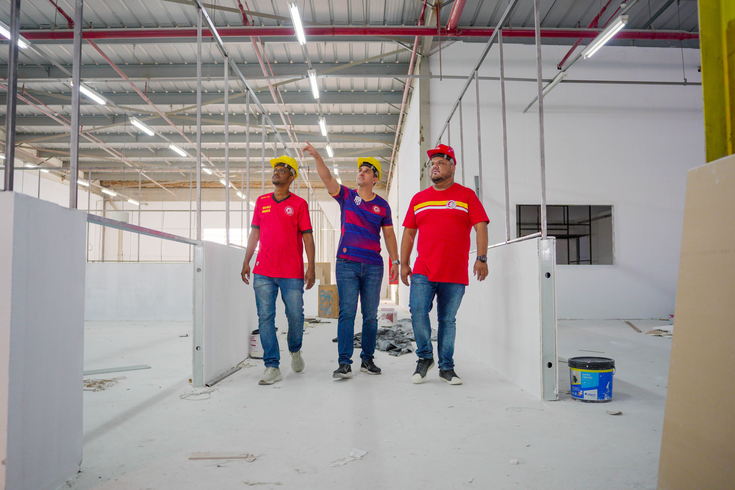 Barracão da União de Maricá em reforma na Cidade do Samba para o desfile no Grupo Especial.