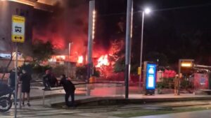 Incêndio atinge histórico Edifício Touring no Centro do Rio