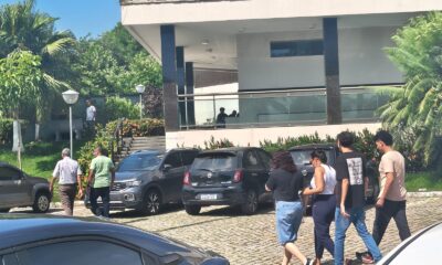 Sepultamento de executivo morto em tentativa de assalto em Icaraí reúne familiares.