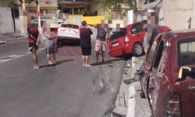 Fiat Cronos ligado ao vereador Romério Duarte após acidente que destruiu dois veículos na Engenhoca, em Niterói.