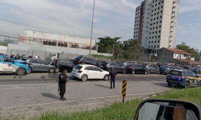engavetamento na BR-101 com múltiplos veículos em Itaboraí
