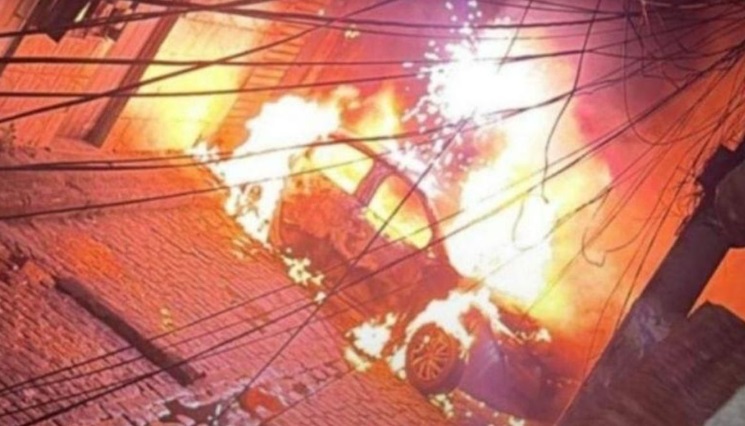 Blindado da polícia após ataque com granadas lançado por drone