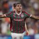 Fluminense vence Corinthians no Maracanã com jogadores comemorando gol