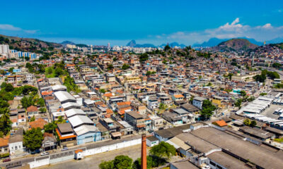 Agentes de segurança em operação contra violência em Niterói