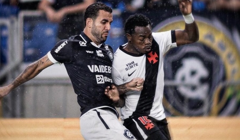 Vasco e Remo jogam sob chuva forte no Mangueirão pelo Brasileirão.