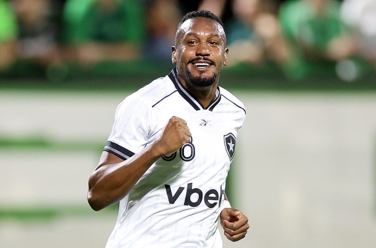 Botafogo goleia Chapecoense por 4 a 1 na Arena Condá