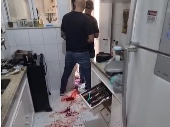 Prédio em Copacabana onde homem esfaqueou sobrinho e manteve familiares reféns no Rio de Janeiro. 🚨