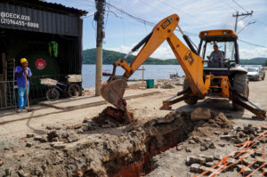 São Gonçalo: Revitalização da Praia das Pedrinhas avança com novas etapas de obra