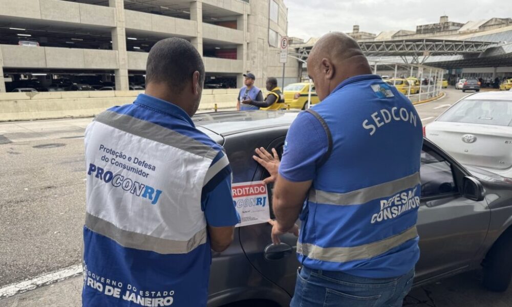 Operação de fiscalização no Aeroporto do Galeão interdita veículos irregulares e autua concessionária. 🚨