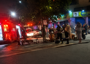 Casal fica ferido após acidente entre moto e carro no Centro de Niterói