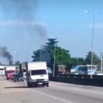 Manifestação fecha BR-101 após morte de pedreiros em São Gonçalo