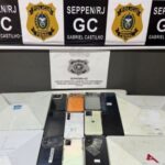 Antenas usadas para driblar bloqueio de sinal são encontradas em presídio que abriga chefes do CV