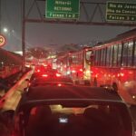 Trânsito entra em colapso na BR-101 e motoristas enfrentam longos congestionamentos