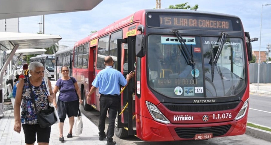 Projeto de lei em Niterói prevê pagamento de tarifa de ônibus com Pix e cartões bancários