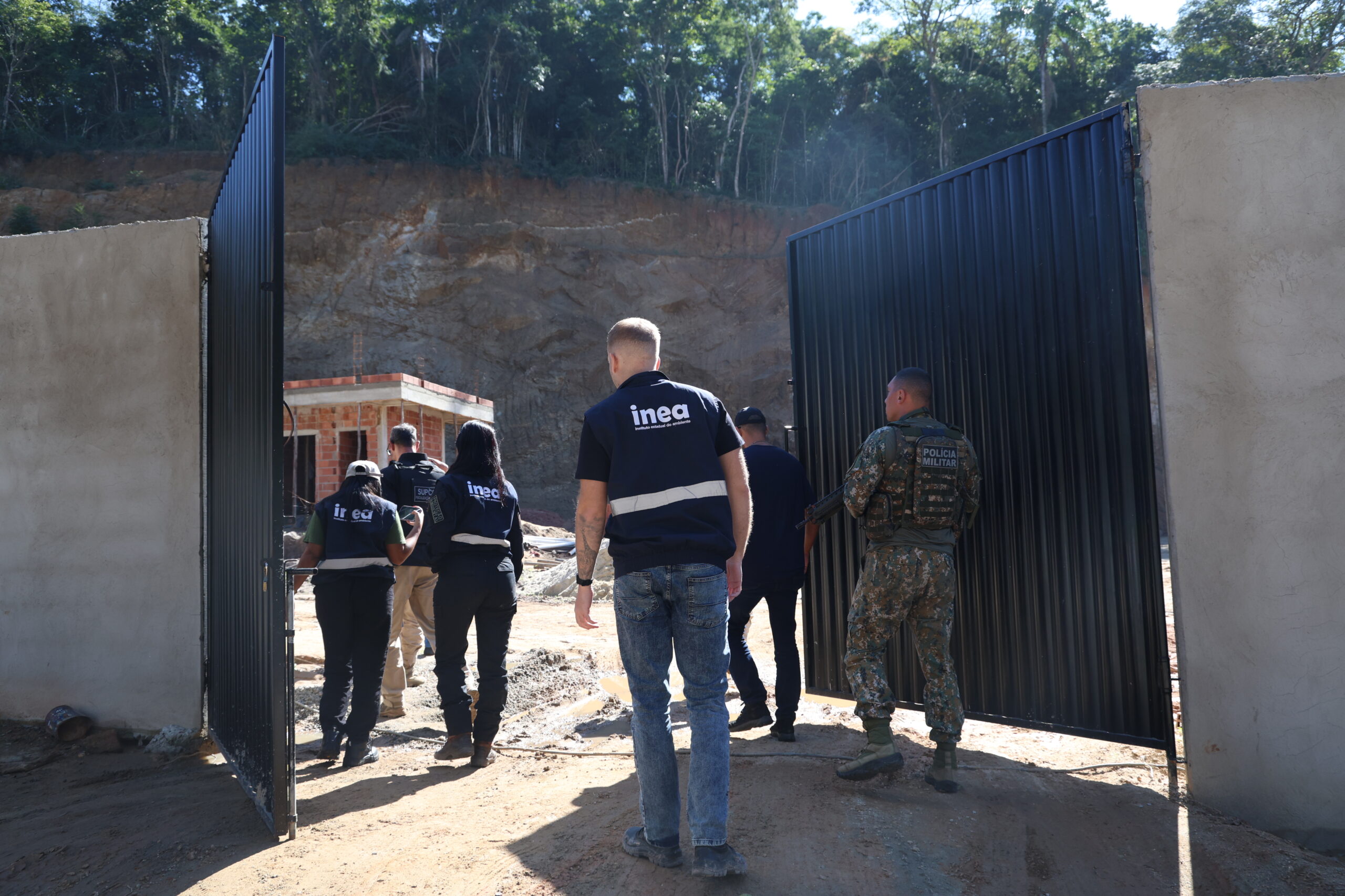 Operação combate mineração ilegal em Maricá e área de quase 18 mil m² é interditada
