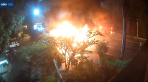 Ônibus pega fogo no Viaduto Saint Hilaire e causa congestionamento na Zona Sul do Rio