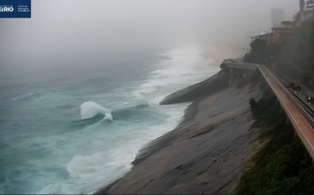 Frente fria provoca ressaca no Rio e Marinha alerta para ondas de até 2,5 metros