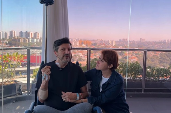 Lito Sousa chora ao falar sobre diagnóstico e aposta na fé: “Só acaba quando termina”