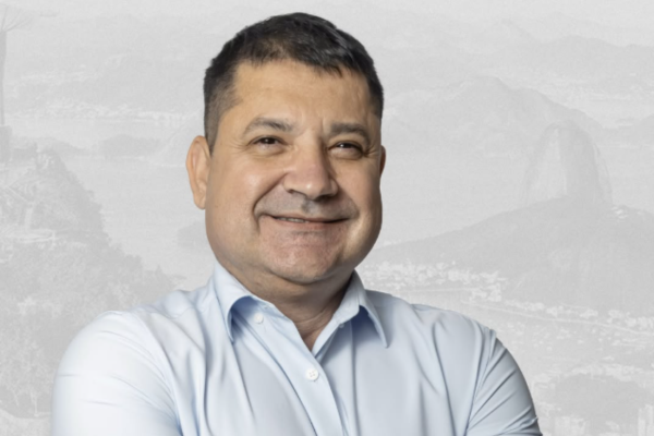 Foto de Alex Melim sorrindo