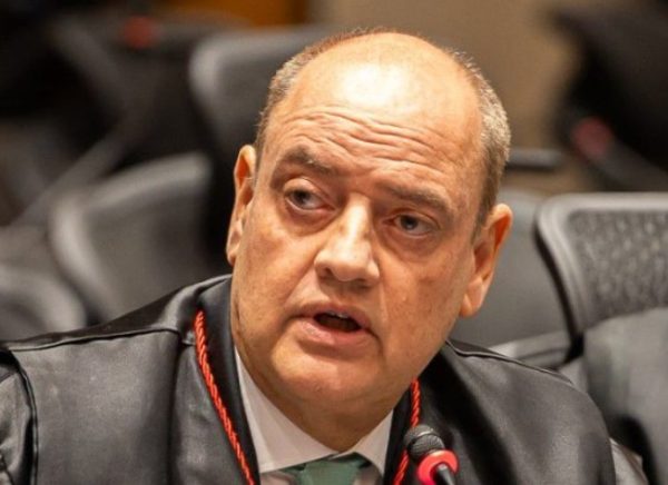 A primeira rodada do Diário Oficial veio com uma pauta única — exonerações