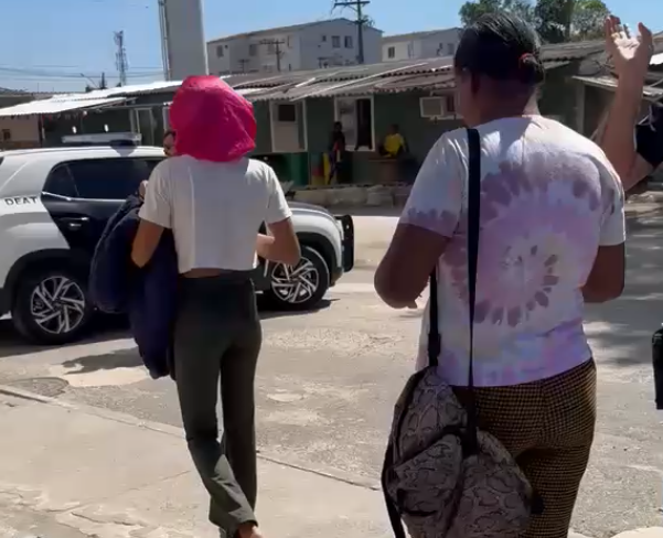 Investigação da DEAT aponta que turista estrangeiro teria ficado desacordado por cerca de 18 horas antes de perceber o desaparecimento de eletrônicos, cartões e dinheiro.