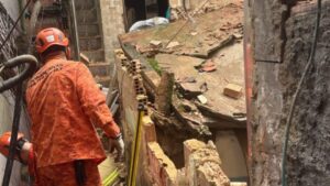 Casa desaba na Rocinha e vizinhos são retirados por segurança