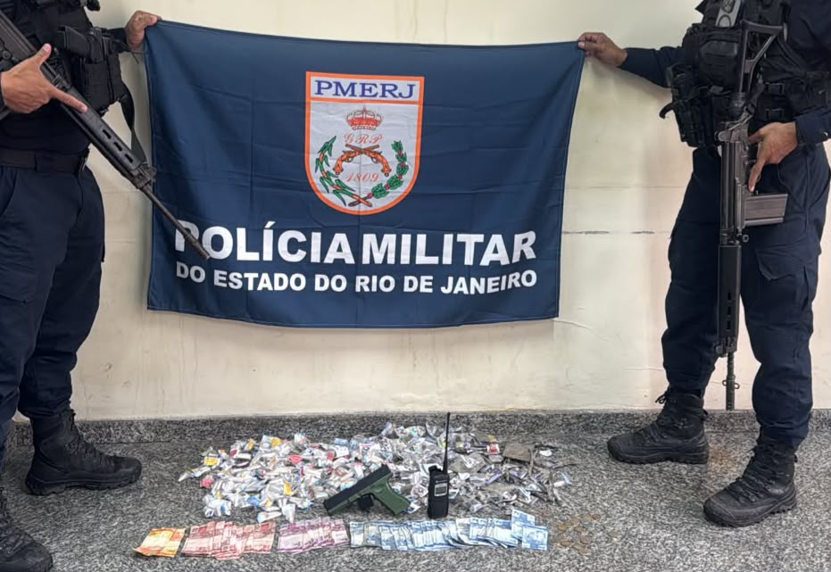 Polícia apreende drogas, simulacro e rádio transmissor durante operação na Vila Ipiranga