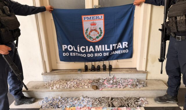 Polícia prende cinco suspeitos por tráfico de drogas no Morro do Estado, em Niterói